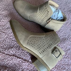 2 pairs of ankle boots 7.5